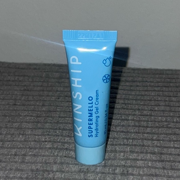 Kinship Supermellow Hydrating Gel Cream. - Picture 2 of 3